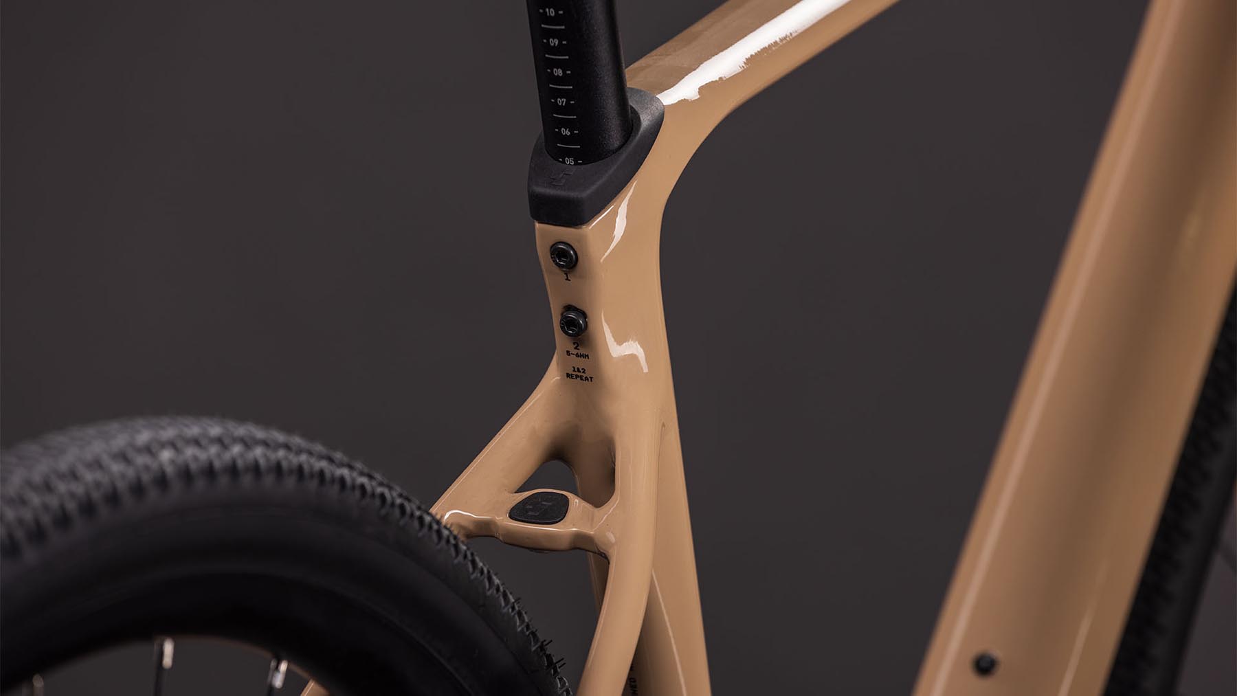 129460-Cube-Nuroad-Race-cappuccino-n-black-2026-Gravel-Bike-01