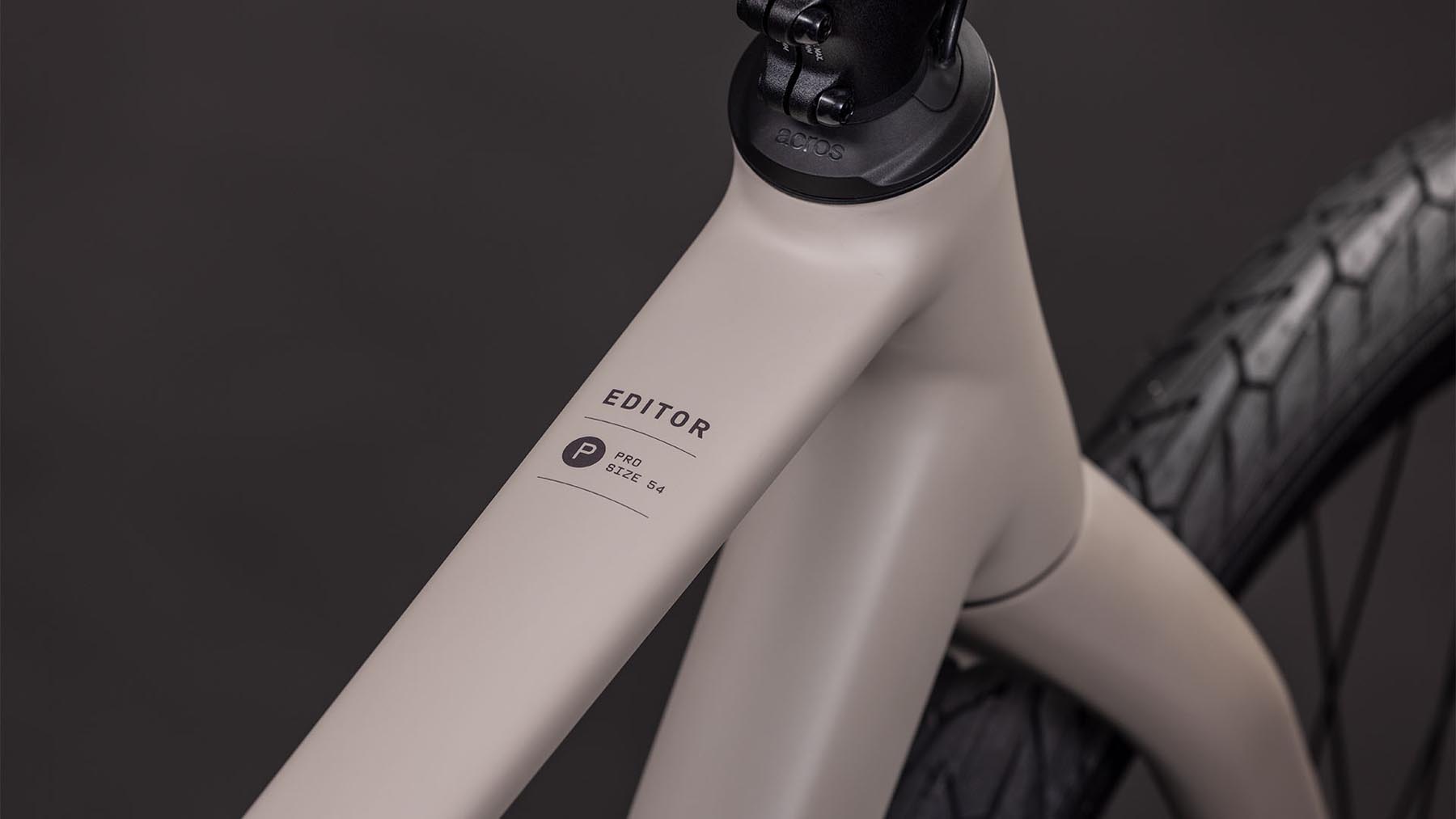 155300-Cube-Editor-Pro-oatgrey-n-grey-2026-Fitnessrad-Herren-01