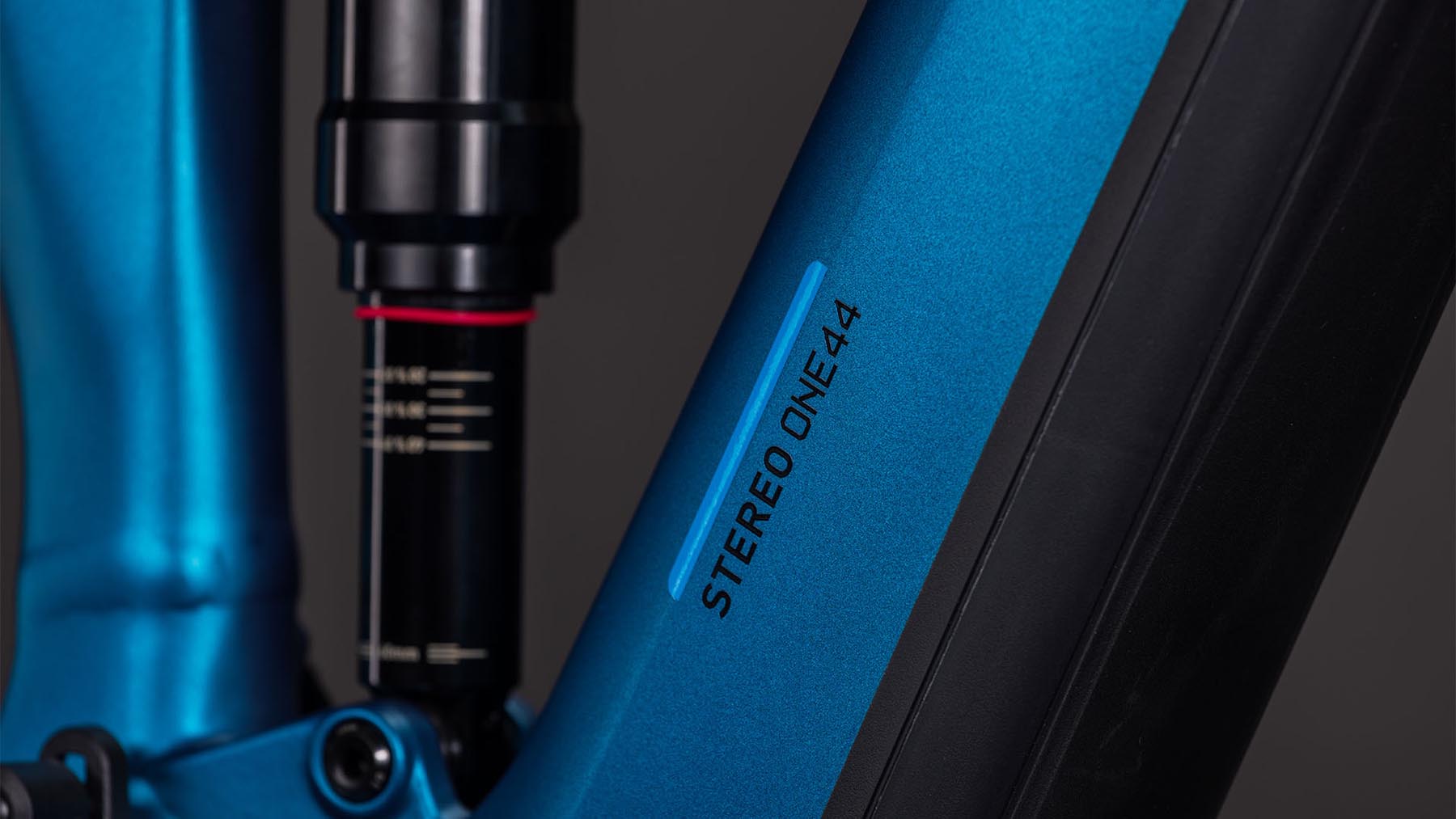 102210-Cube-Stereo-Hybrid-ONE44-EX-800-electricblue-n-blue-2026-EBike-Fully-Mountainbike-05