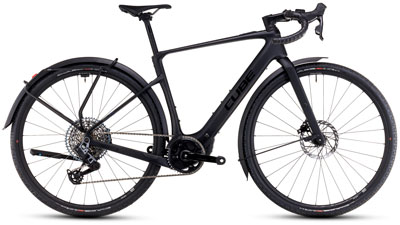 Si vede una bicicletta elettrica Cube Nuroad Hybrid Race FE nera.