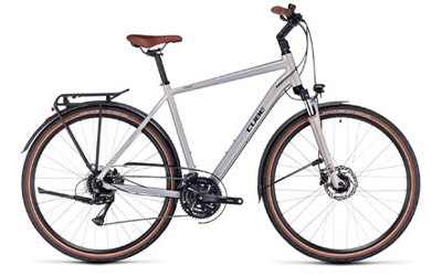 Bicicletta da trekking Cube Touring con telaio a diamante in argento.