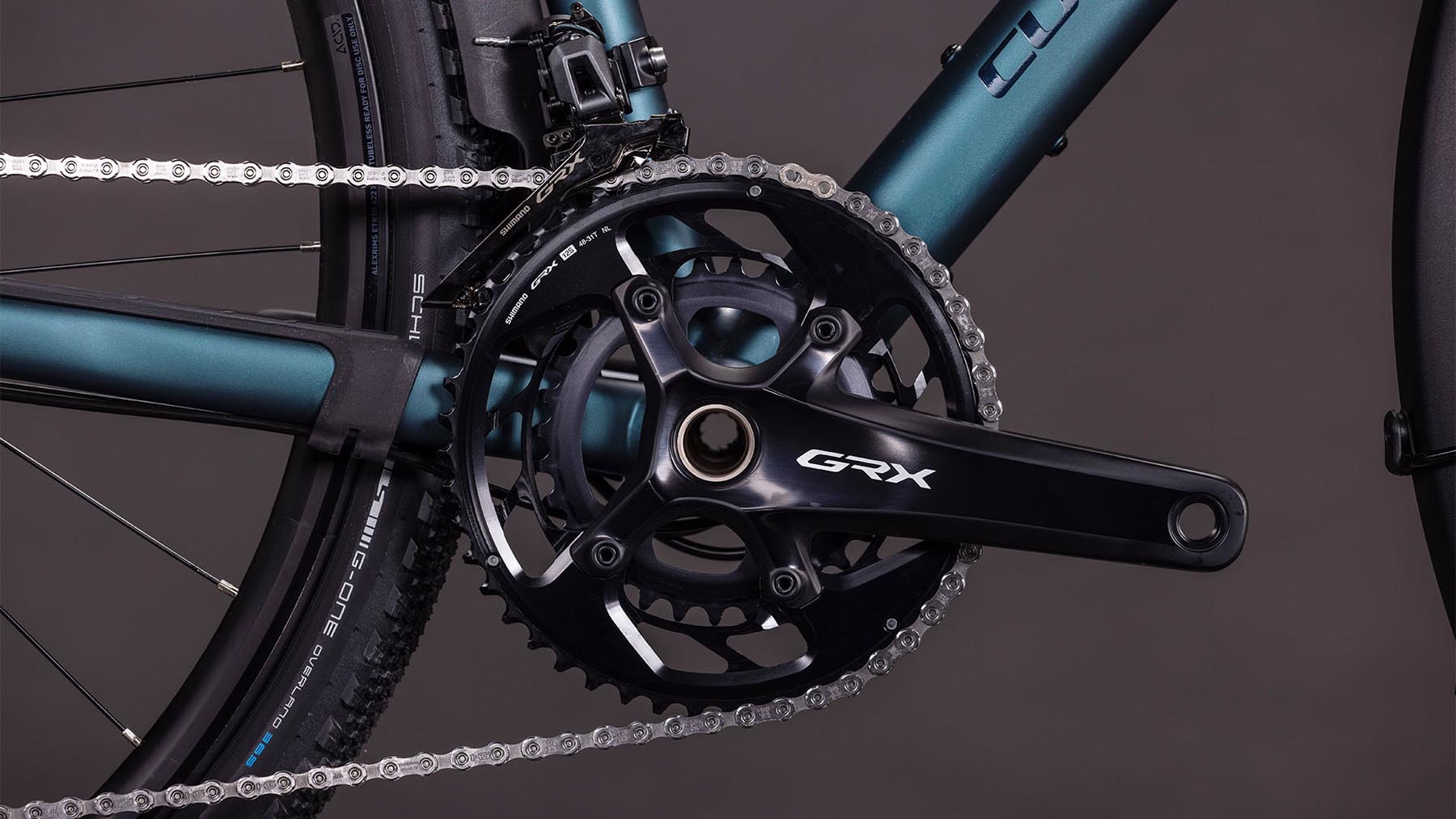 129470-Cube-Nuroad-Race-FE-royalgreen-n-black-2026-Gravel-Bike-01