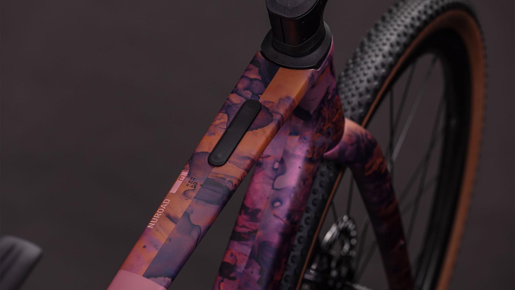 130310-Cube-Nuroad-C-62-EX-shiftblush-n-art-2026-Gravel-Bike-02