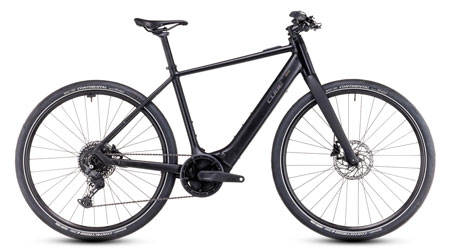 Si vede una e-bike nera Cube Editor Hybrid Pro.