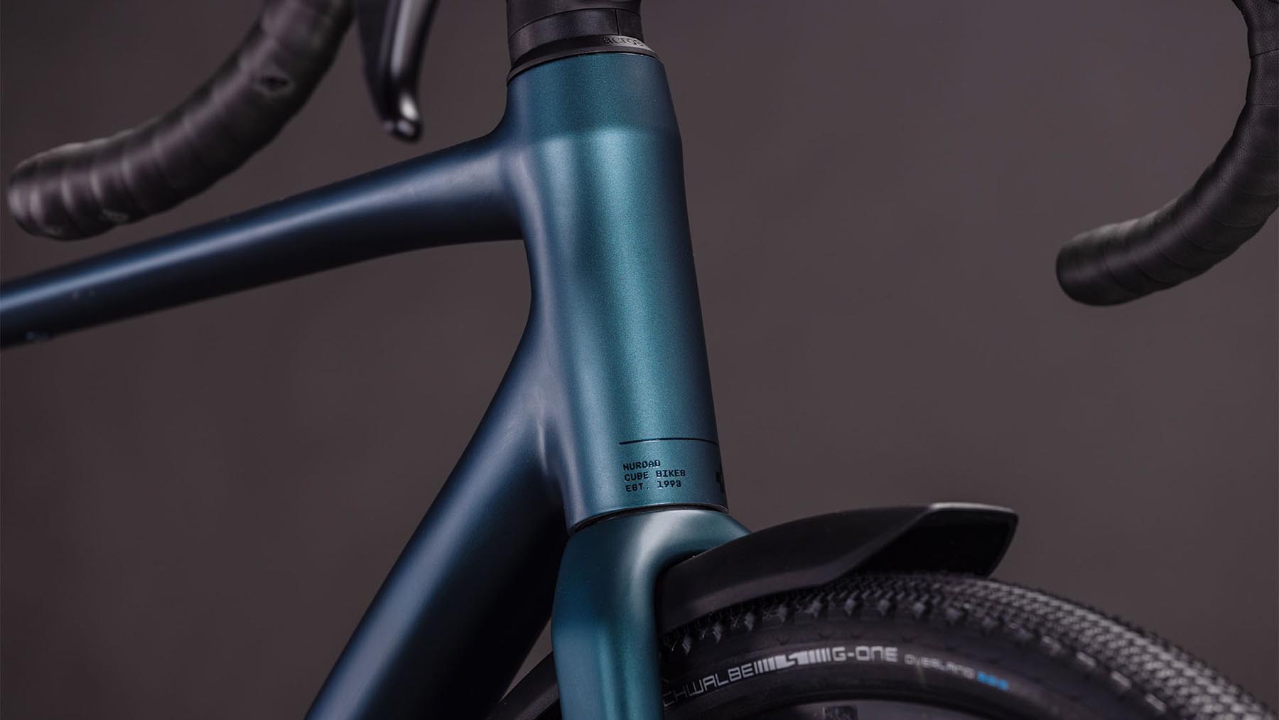 129470-Cube-Nuroad-Race-FE-royalgreen-n-black-2026-Gravel-Bike-03