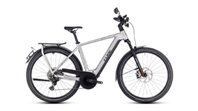 Si vede una bicicletta elettrica Cube Kathmandu Hybrid 45 di colore grigio.