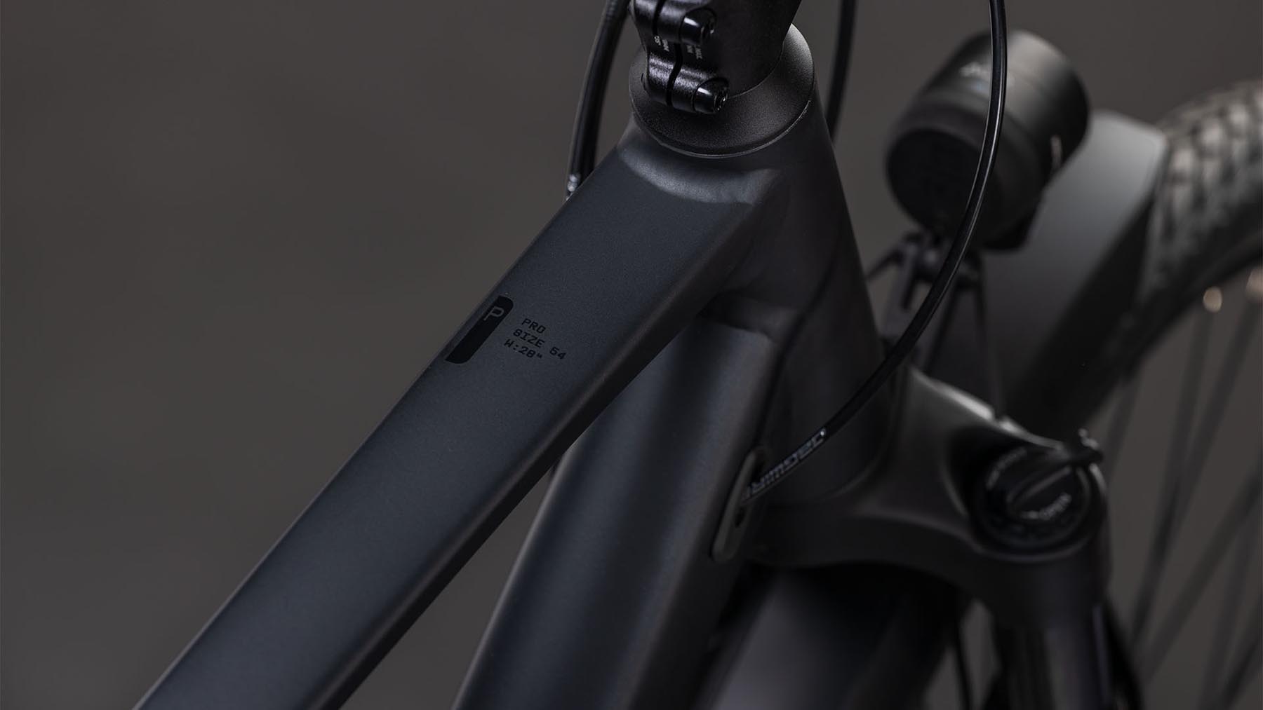 162600-Cube-Kathmandu-Pro-coal-n-black-2026-Trekkingrad-Herren-01