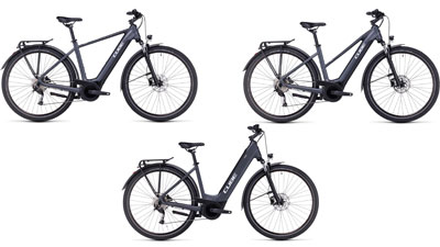 Sono esposte tre e-bike Cube Touring Hybrid ONE grigie, ciascuna con telaio a diamante, telaio trapezoidale e telaio a scavalco basso.  