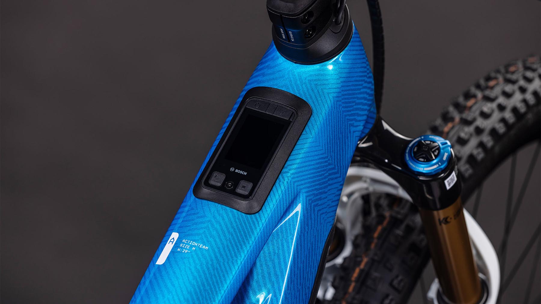102810-Cube-Stereo-Hybrid-ONE44-HPC-AT-800-actionteam-2026-EBike-Fully-Mountainbike-01