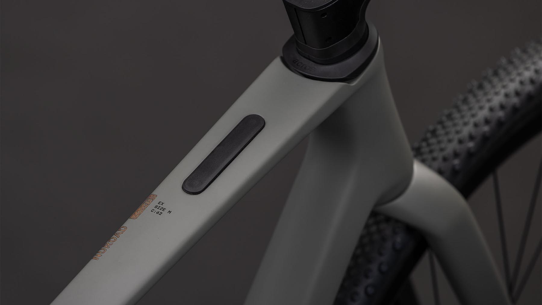 130300-Cube-Nuroad-C-62-EX-oldgrey-n-prism-2026-Gravel-Bike-01
