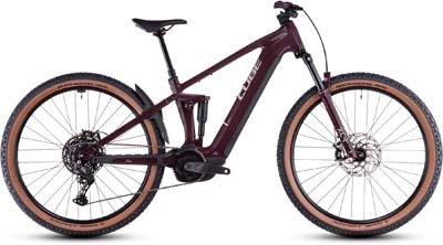 Si vede una e-bike Cube Stereo Hybrid ONE22 Pro di colore rosso scuro.