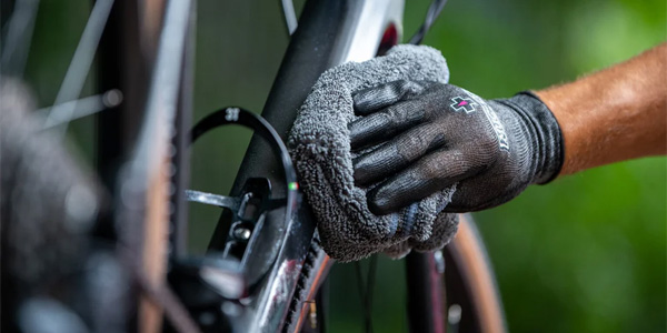 Clicca qui per vedere i nostri prodotti per la pulizia della bicicletta
