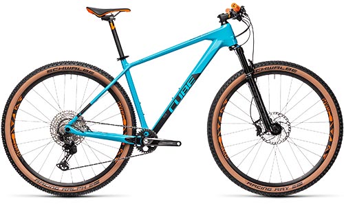 Bicicletta Cube Reaction, mountain bike hardtail in blu turchese.