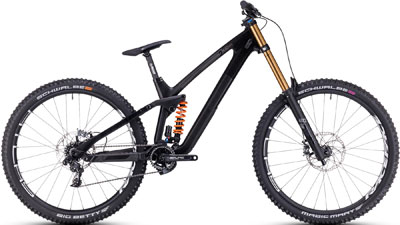 Mountain bike Cube TWO15 HPC SLT 29 pollici in nero con ammortizzatore dorato.