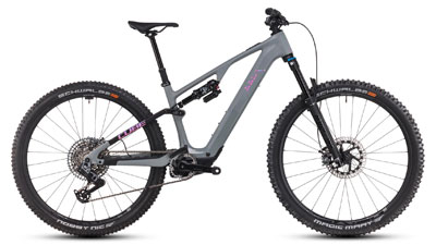 Si vede una bicicletta grigia Cube AMS Hybrid con dettagli colorati.