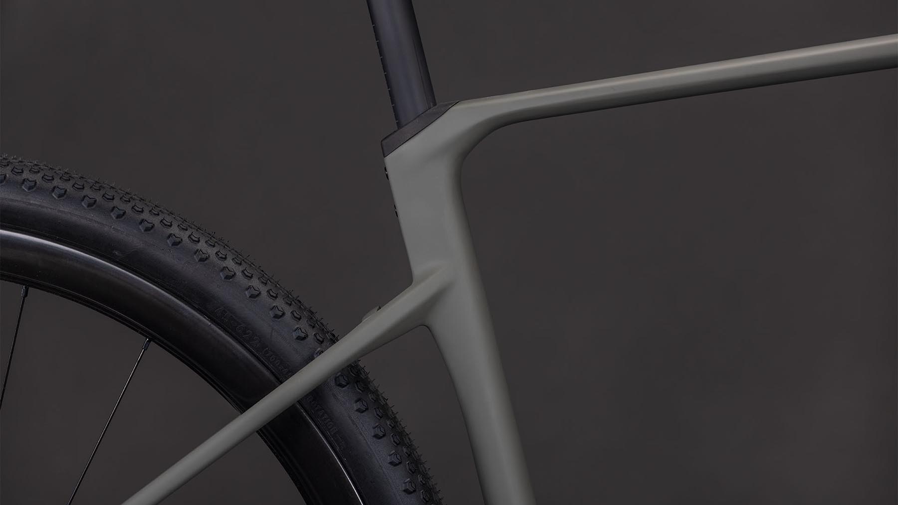 130300-Cube-Nuroad-C-62-EX-oldgrey-n-prism-2026-Gravel-Bike-04