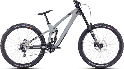 Mountain bike Cube TWO15 HPC SLX 29 pollici in grigio chiaro.