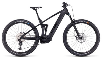Si vede una e-bike Cube Stereo Hybrid 140 HPC SLX nera.