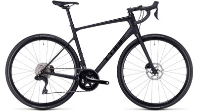 Bicicletta da corsa Cube Attain GTC SLX in nero.