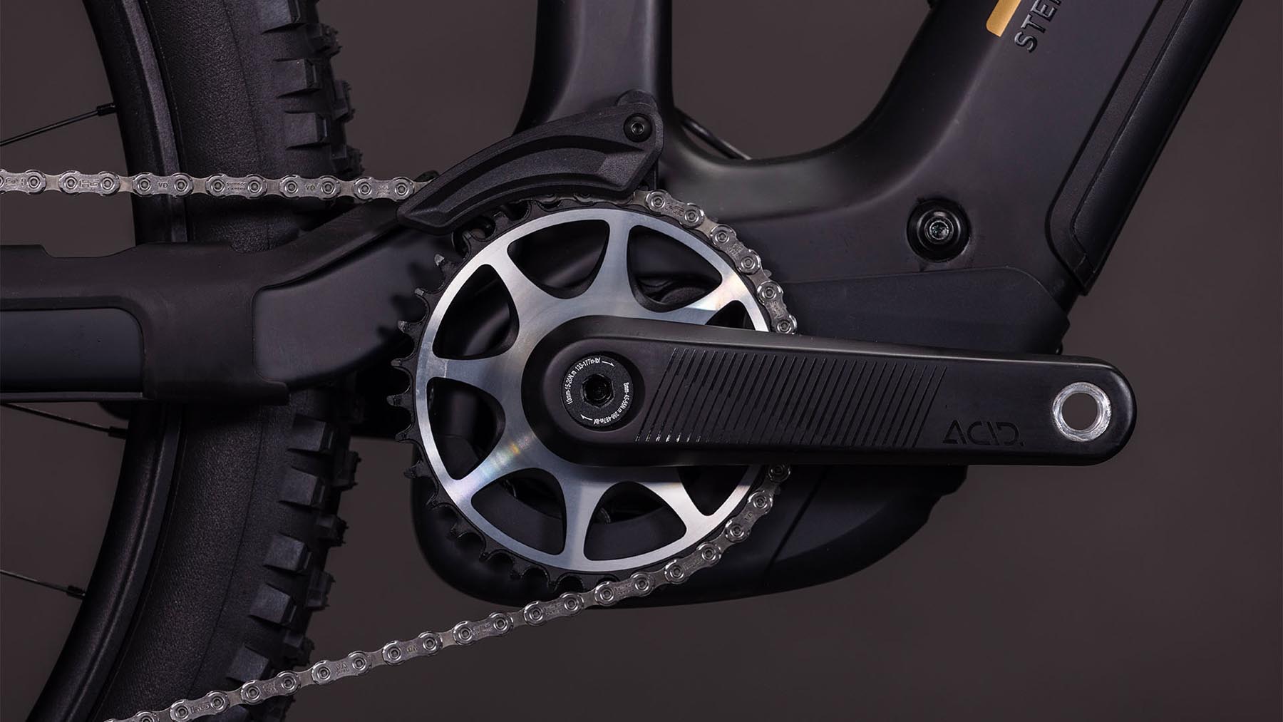 102800-Cube-Stereo-Hybrid-ONE44-HPC-AT-800-carbon-n-gold-2026-EBike-Fully-Mountainbike-03